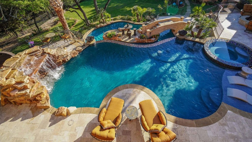 CUSTOM POOLS